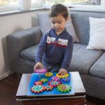 Дървен пъзел със зъбни колела - New Classic Toys - Image 3