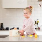Дървен тостер с филийки, New Classic Toys - Image 4