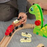 Дървен влак с релси и динозаври, KidKraft - Image 5