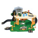 Dede Военен паркинг за коли с автомивка