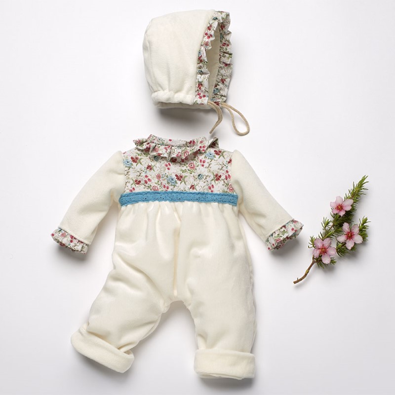 3475900-drehi-za-kukli-asi Asi Dolls Дрехи за кукла - Бял поларен гащеризон с шапка