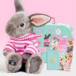 Studio Pets Плюшено зайче с пуловер с куфарче и стикери, Бъни 23 см - Image 2
