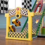Дървен паркинг с писта и колички, KidKraft - Image 4