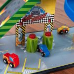 Дървен паркинг с писта и колички, KidKraft - Image 5