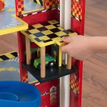 Дървен паркинг с писта и колички, KidKraft - Image 7