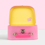 Studio Pets Куфарче с паспорт за плюшени играчки 16 см, розов - Image 3