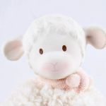 Tikiri Toys: Бебешка играчка, Агънцето Лила - Image 3