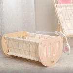 Classic World Дървено легло-люлка за кукли, 2 в 1 - Image 5