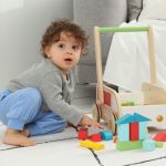 Classic World Дървена количка с кубчета за нареждане - Image 3