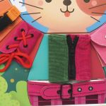 Andreu Toys Дървена дъска с умения, Облечи котето - Image 4