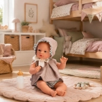 Реалистична испанска кукла бебе Коке 36 см от серията Nude Dots на Asi Dolls в бежов плетен тоалет на точки с пухкава шапка 1
