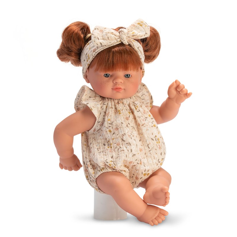 asi-dolls-kukla-giye-s-proletno-gashterizonche-0247720 Asi Dolls кукла Гийе 36 см от винил с червени опашки, лунички и пролетно гащеризонче
