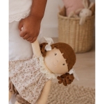 Мека детска кукла Марго от Asi Dolls облечена в модерна блузка и панталонки 2